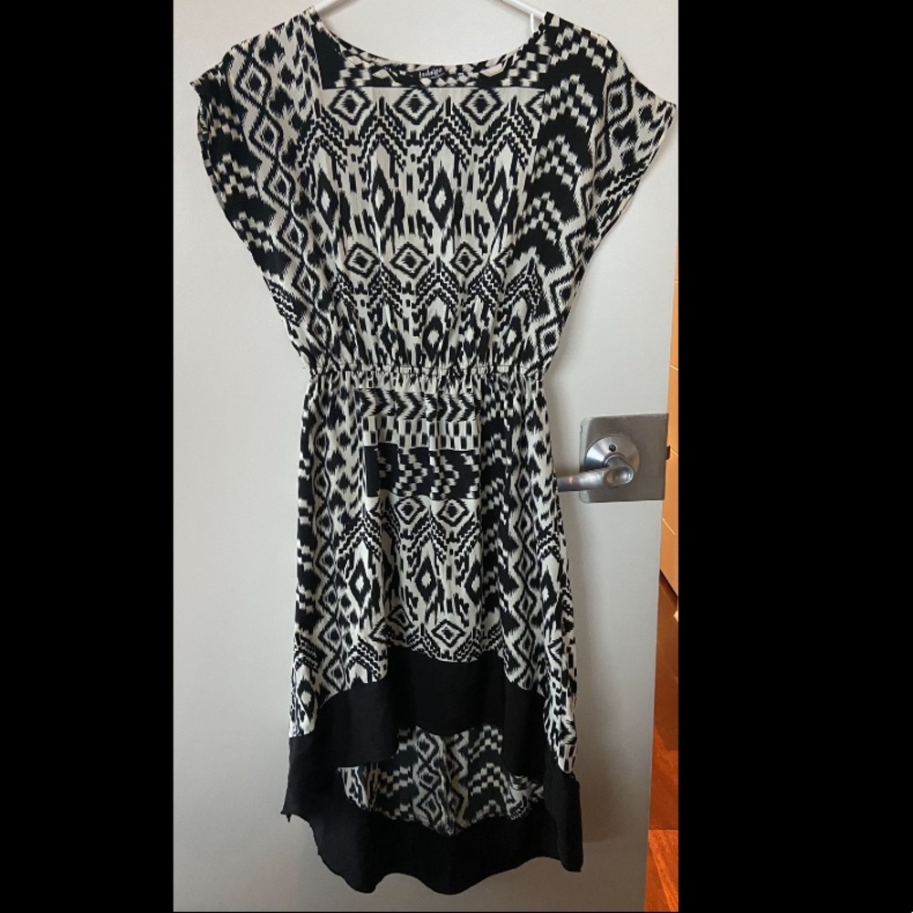 Gorgeous abstract print black & white dress size S